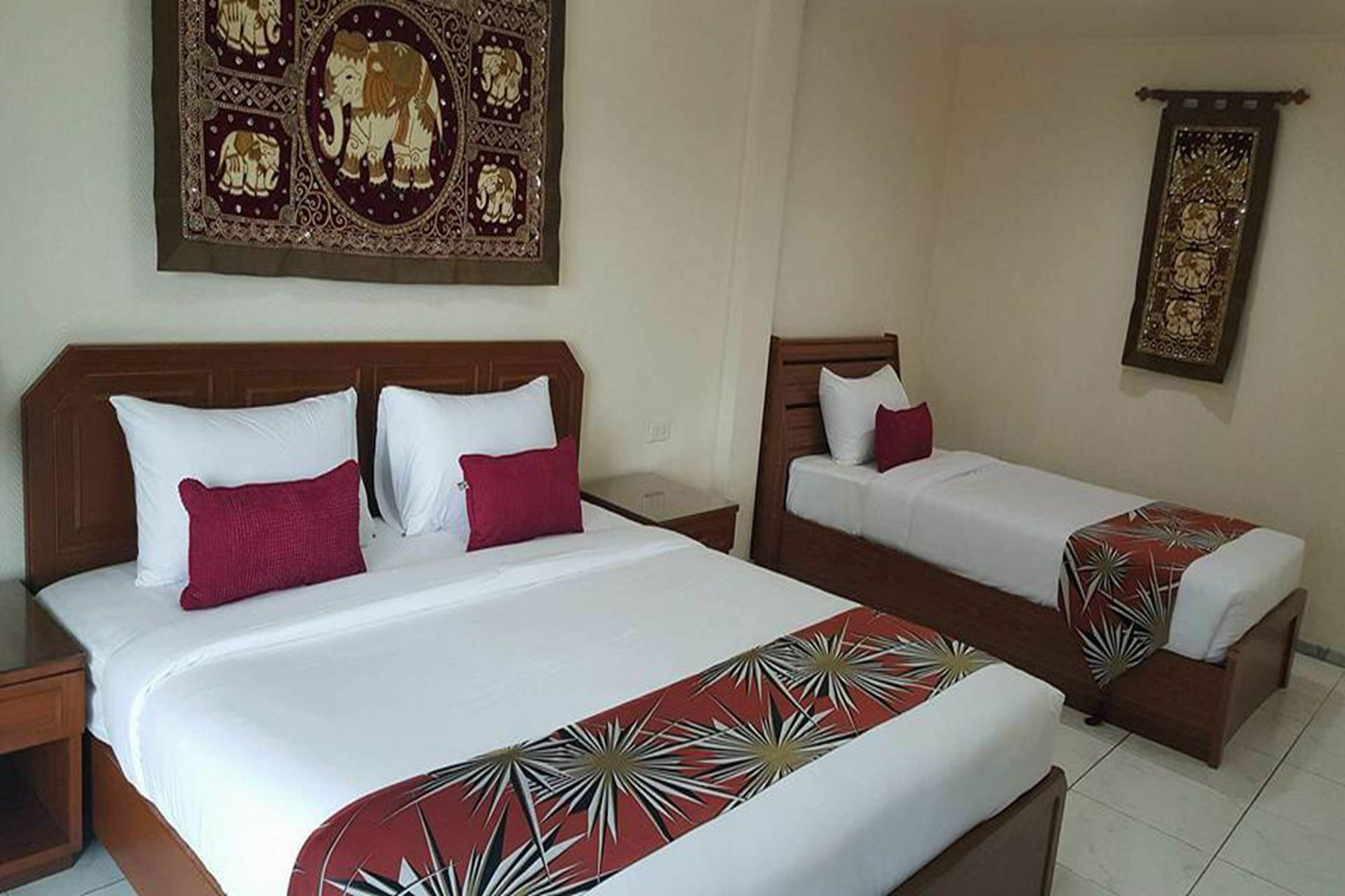 The Chillax Pattaya Hotel Buitenkant foto