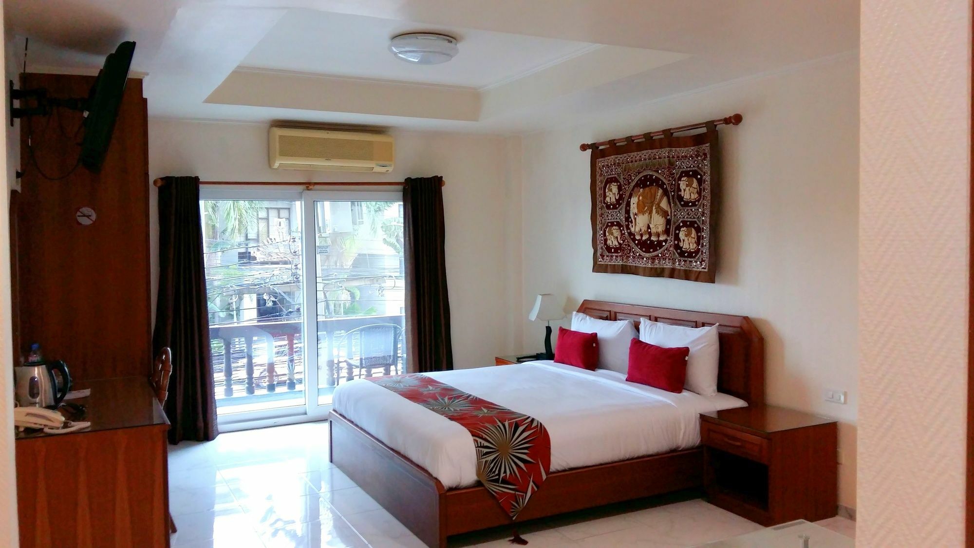 The Chillax Pattaya Hotel Buitenkant foto