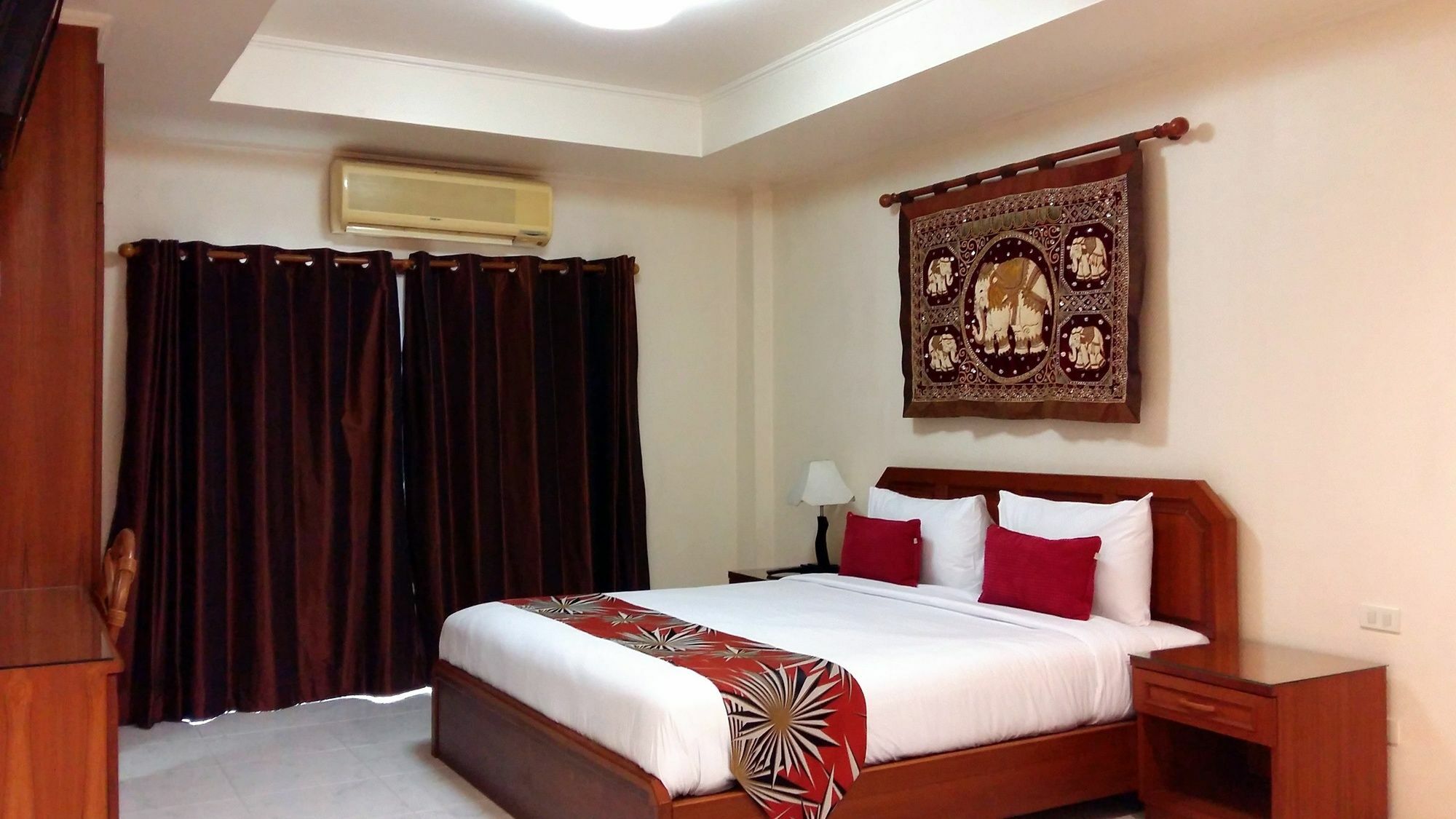 The Chillax Pattaya Hotel Buitenkant foto